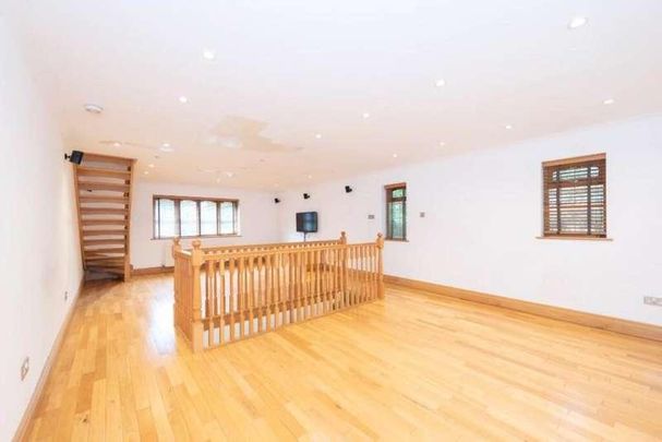 Gills Hill Lane, Radlett, WD7 - Photo 1