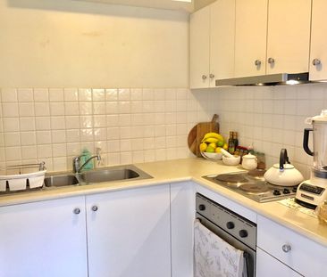 1/10 Violet Street, Essendon VIC 3040 - Photo 5