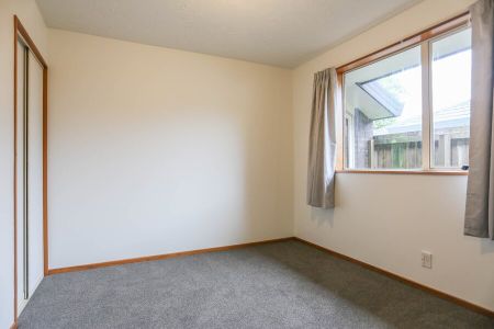 Immaculate 2 bedroom unit - Photo 3