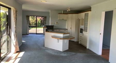 Four Bedroom Family Home in St Andrews - Photo 2