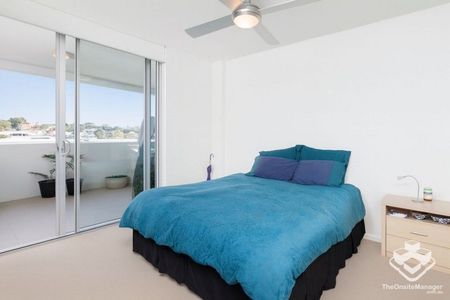 Spacious 2 Bed + 2 Bath + 1 Car + Storage Cage - apartment in Resort style Complex - Photo 2