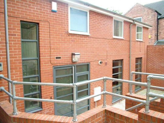 3 bedroom flat to rent - Photo 1