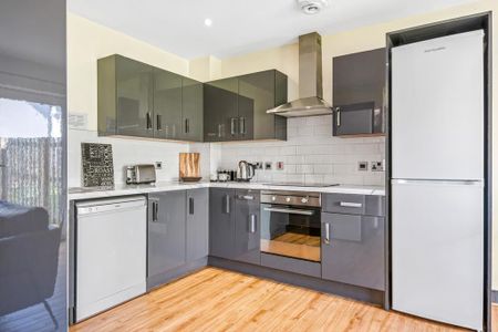 1 bedroom in a house share to rent - Photo 2