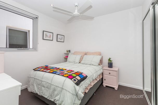FULLY FURNISHED ONE BEDROOM APARTMENT IN LEAFY HAWTHORN! - Photo 1