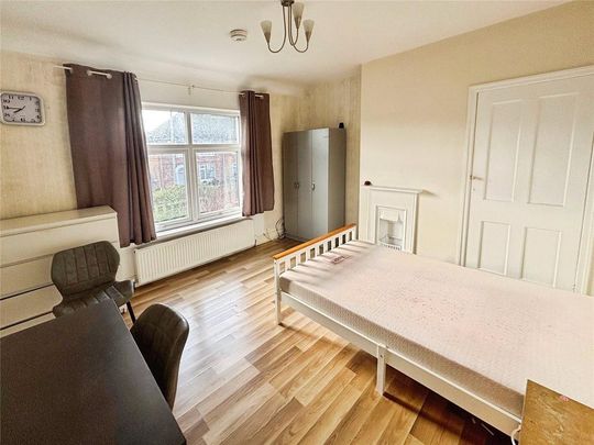 1 bedroom in a house share to rent - Photo 1