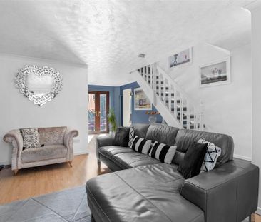 4 bedroom semi-detached house to rent - Photo 2