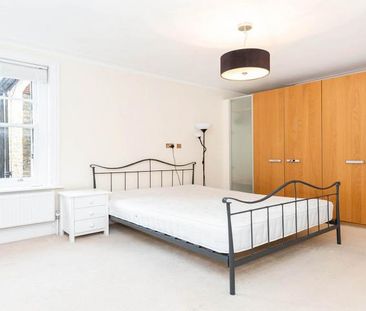 Super recently refurbished 3 bed 2 bath minutes to Baker Street Tube. - Photo 6