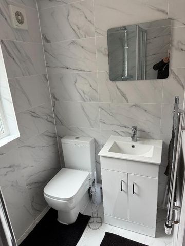4 bedroom terraced house to rent - Photo 3