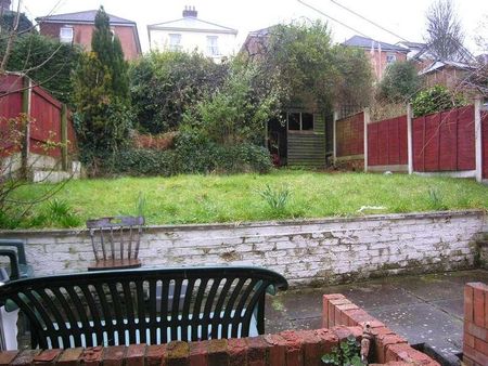 Bedroom Semi Detached House In Winton, BH9 - Photo 3