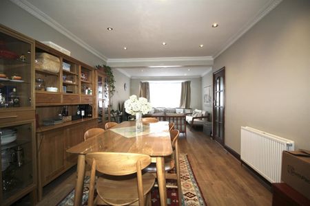 3 Bedroom House - Terraced To Let - Photo 2