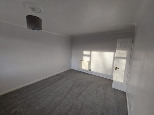 2 Bedroom Flat / Apartment - Kingsfield, Bursledon - Photo 1