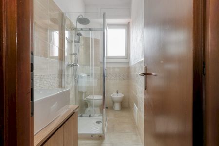 Spacious and bright single room with private kitchen in Via Aselli - Photo 4