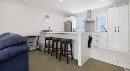 Modern 3 Bedroom Home in Sought-After Flagstaff - Photo 2