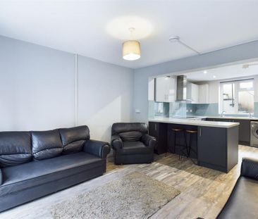 6 bedroom terraced house to rent - Photo 1