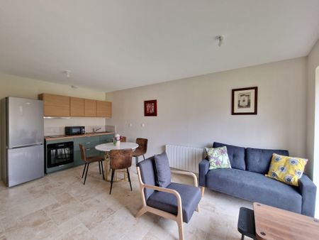 Location Appartement 3 pièces 61m² CAILLOUX SUR FONTAINES 69270 - Photo 2