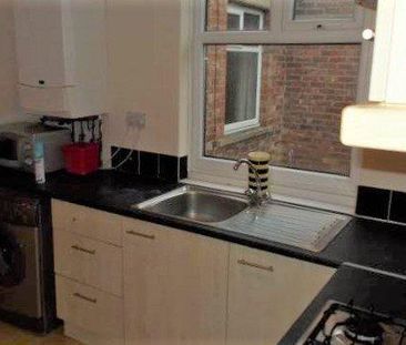 3 bedroom flat to rent - Photo 6