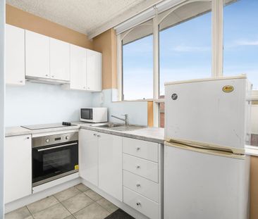 Studio living in the heart of St Kilda - Photo 1