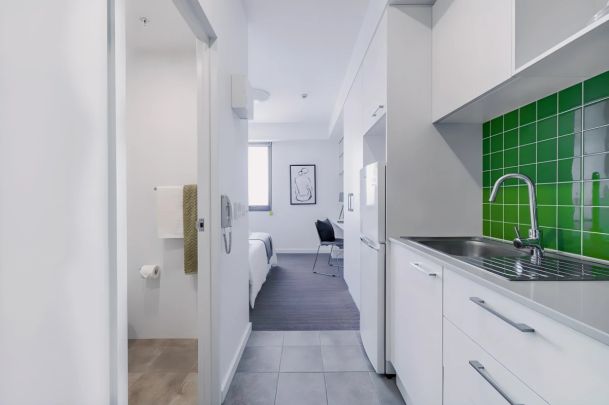 Deluxe Studio with Double Bed - South(High floor(Level 16-20)) - Photo 1