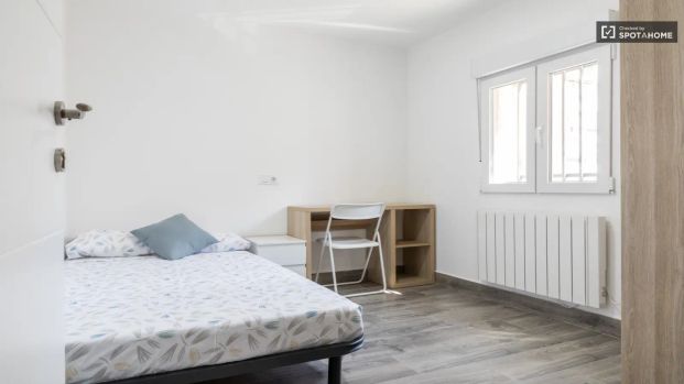 Single Bed in Room in a shared 3-bedroom apartment for rent in Pilar, bills included, perfect for females. - Foto 1