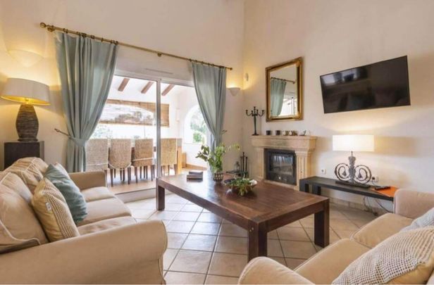 WINTER RENTAL. Spacious renovated villa with pool and 5 bedrooms for rent in Javea - Foto 1