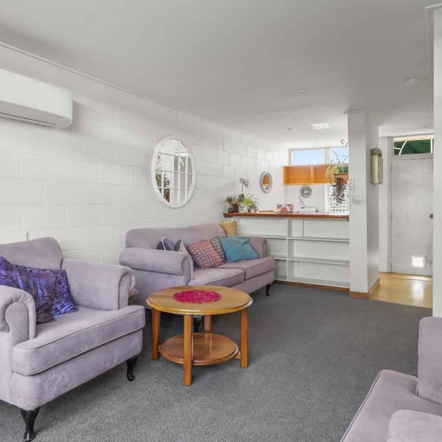 Walk to Grey Street cafés! - Photo 1