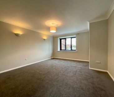 3 bedroom Detached House to let - Photo 1