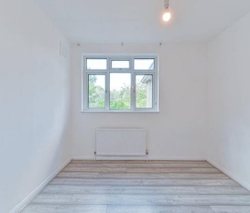 3 bedroom end of terrace house to rent - Photo 3