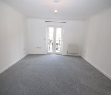 2 bedroom Apartment to let - Photo 1