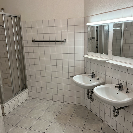 Familienfreundliche 4-Zimmer-Wohnung in Plauen mit Hervorragender Anbindung - Photo 1