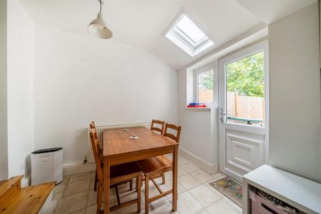 4 bedroom terraced house to rent - Photo 3
