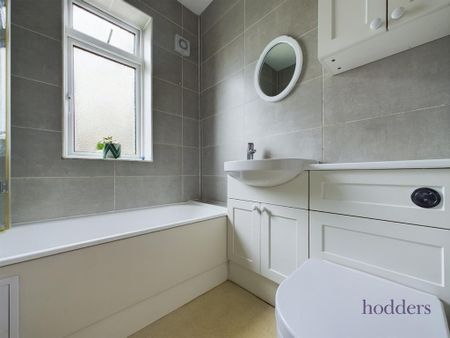 3 bedroom semi-detached house to rent - Photo 4