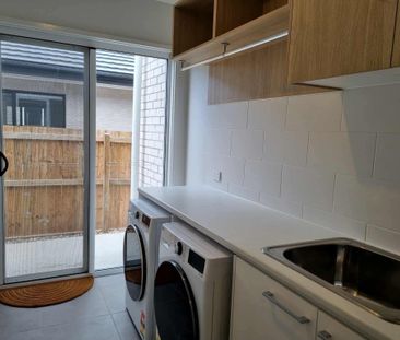 South Maclean - Photo 5