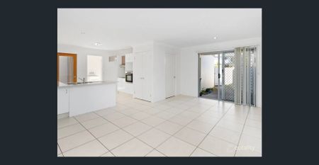 Stunning 4-Bedroom Double-Storey Home for Lease - Photo 3