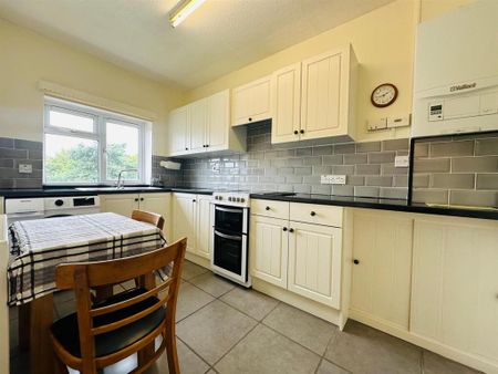 2 bedroom flat to rent - Photo 4