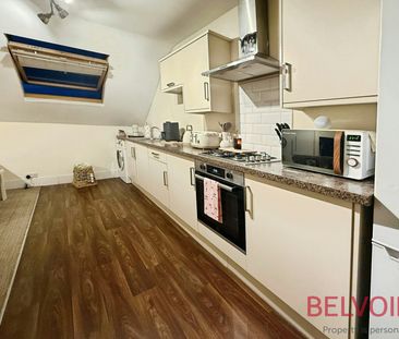 Flat to rent on - Photo 2