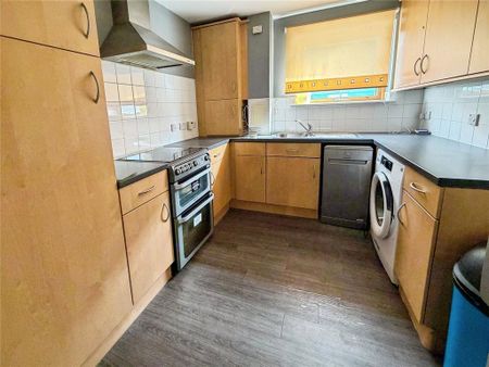 2 bedroom flat to rent - Photo 4