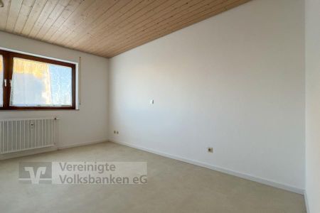 Renovierte zentrale 3 Zimmer Wohnung mit Stellplatz in Böblingen zu vermieten! - Photo 2