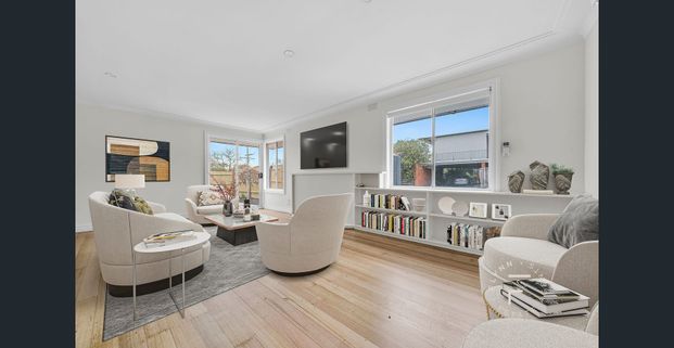 STYLISH FAMILY HOME - Photo 1