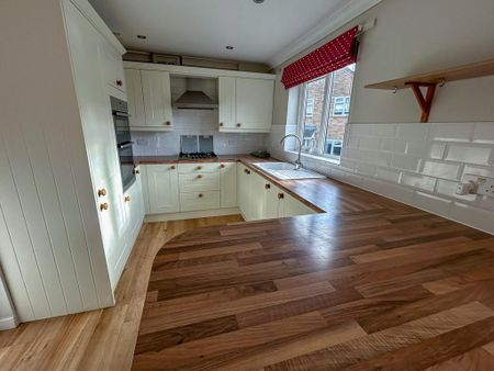 3 bedroom detached house to rent - Photo 5