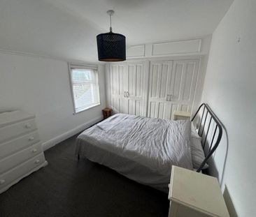 4 bedroom semi-detached house to rent - Photo 6