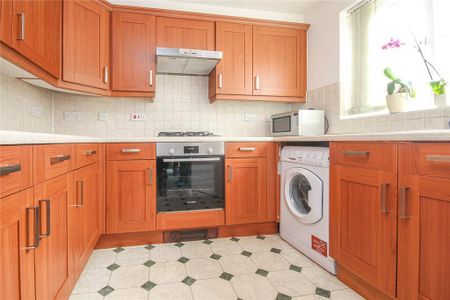 4 bedroom link detached house to rent - Photo 5