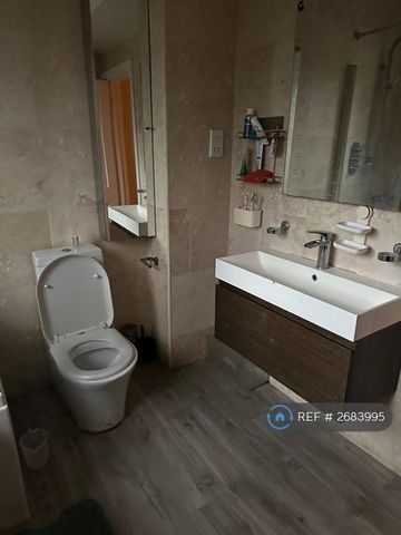 1 bedroom in a house share to rent - Photo 4