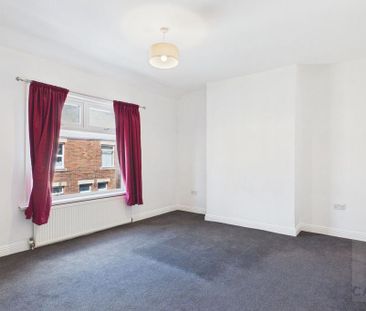 2 bedroom end of terrace house to rent - Photo 3