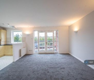 2 bedroom flat to rent - Photo 2