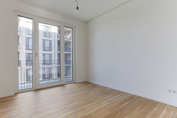 Moderne 2-Zi.-Wohnung am Wasser mit großer Loggia und durchdachtem Grundriss - Photo 1