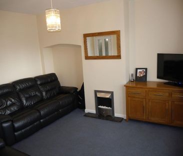 2 bedroom end of terrace house to rent - Photo 4