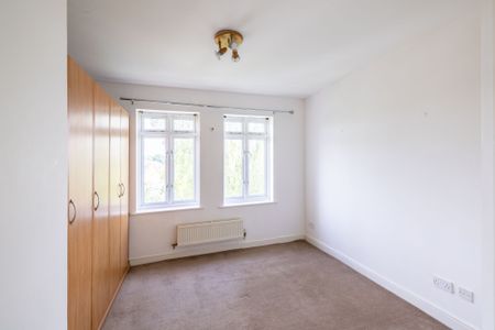 To Let 2 Bedroom Flat - Photo 3