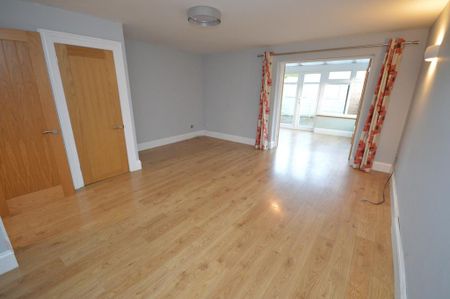 3 bedroom end of terrace house to rent - Photo 3
