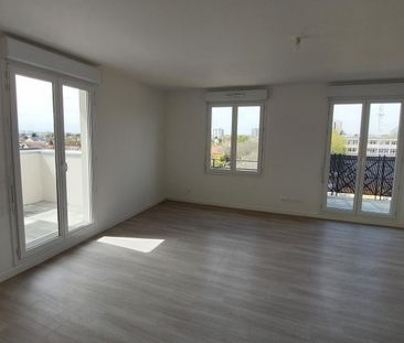 location Appartement T4 DE 78.41m² À LE BLANC MESNIL - Photo 6