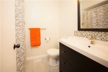 For Lease - 1261 Valerie Crescent, Oakville, Ontario - Photo 2